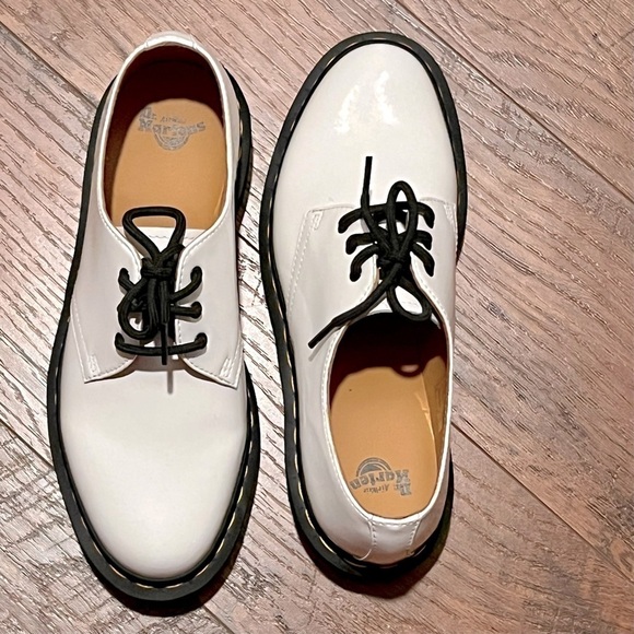 Dr. Martens Shoes - Dr. MARTENS white patent leather oxfords. Size 8. NWOT